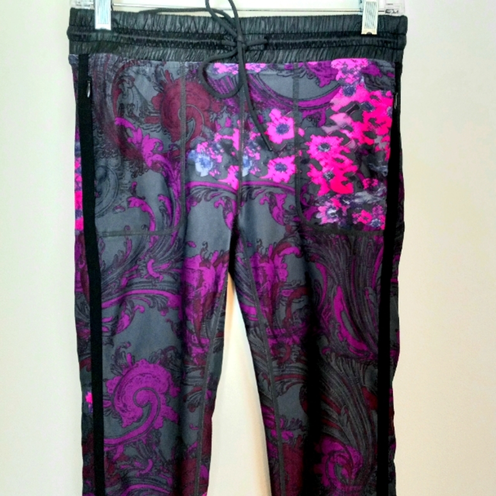 Fabletics athletic jogger pants size Small gray/pink